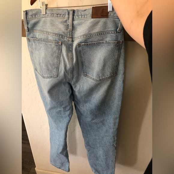 Madewell|Classic straight Jean in distressed style, light wash & high waisted••• - Picture 4 of 16